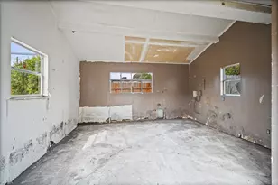 426 S 6th St, La Porte, TX 77571 - Photo 30