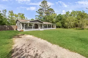 16766 Lake Cir, Conroe, TX 77302 - Photo 2