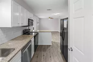 16766 Lake Cir, Conroe, TX 77302 - Photo 10