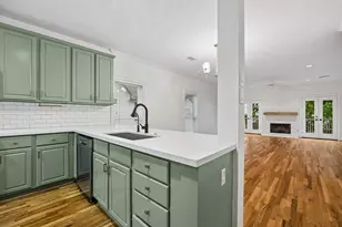 911 Birdsall St, Houston, TX 77007 - Photo 10
