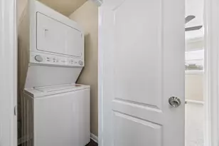 300 Pecore St, Houston, TX 77009 - Photo 10