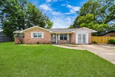 811 Hillcrest Drive, Conroe, TX 77301 - Photo 2