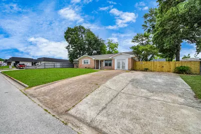 811 Hillcrest Drive, Conroe, TX 77301 - Photo 1