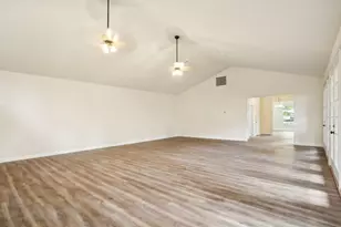 108 W 10th 1/2 St, Houston, TX 77008 - Photo 4