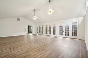 108 W 10th 1/2 St, Houston, TX 77008 - Photo 8