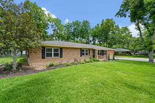 411 E Norris St, El Campo, TX 77437 - Photo 2