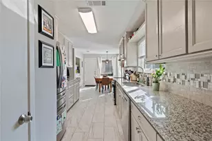 408 Broadmoor St, Friendswood, TX 77546 - Photo 6