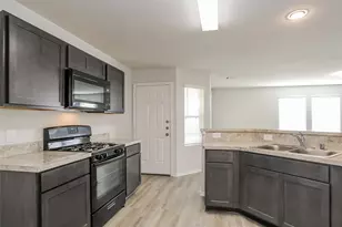 8506 Middleton Oaks Cir, Houston, TX 77028 - Photo 1