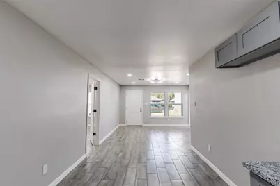 6038 Glenhurst Drive, Houston, TX 77033 - Photo 12