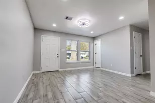 6038 Glenhurst Dr, Houston, TX 77033 - Photo 6