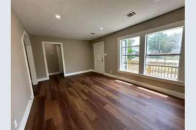 401 Dorchester Street, Houston, TX 77022 - Photo 4