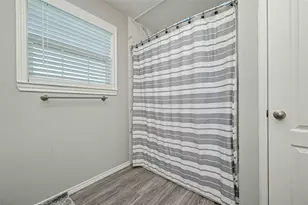 2002 Wimcrest St, Galveston, TX 77551 - Photo 20