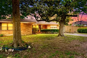 2211 Hialeah Dr, Houston, TX 77018 - Photo 2