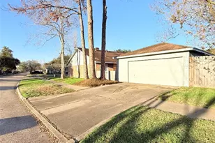9731 Harrowgate Dr, Houston, TX 77031 - Photo 12