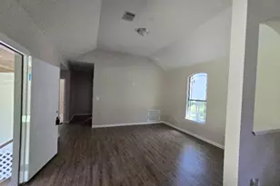 135 Brittany Ln, Cleveland, TX 77328 - Photo 2