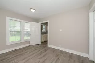 203 N Texas St, Madisonville, TX 77864 - Photo 20