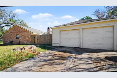 2102 Round Lake Drive, Houston, TX 77077 - Photo 4
