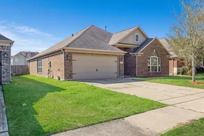 5446 Seabird Street, Baytown, TX 77521 - Photo 2