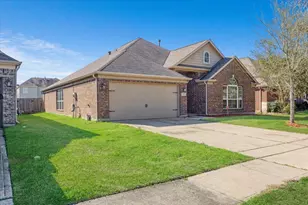 5446 Seabird St, Baytown, TX 77521 - Photo 2