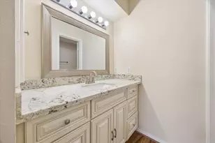 1035 Fountain View Dr, Houston, TX 77057 - Photo 20