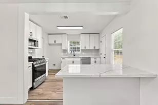 6139 Westover St, Houston, TX 77033 - Photo 8