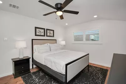 2619 Stoney Brook Drive, Houston, TX 77063 - Photo 18