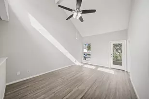 9393 Westwood Village Dr, Houston, TX 77036 - Photo 10