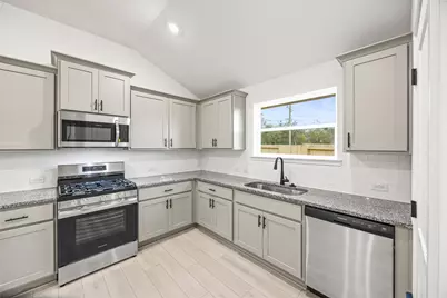 2265 N Post Oak Circle, Dayton, TX 77535 - Photo 10
