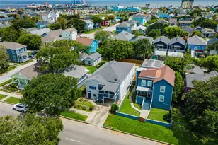 2809 Bernardo De Galvez Ave, Galveston, TX 77550 - Photo 4