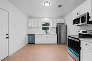 2027 Scott St, La Marque, TX 77568 - Photo 6