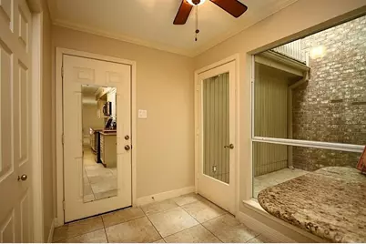 5228 Woodlawn Place, Bellaire, TX 77401 - Photo 12