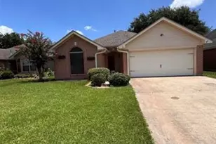 211 S 5th 1/2 St, Nederland, TX 77627 - Photo 2