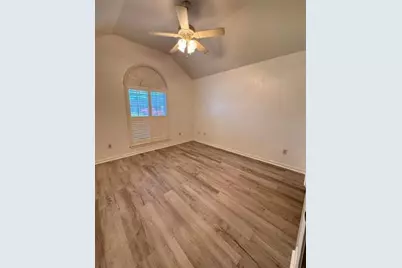 211 S 5th 1/2 Street, Nederland, TX 77627 - Photo 18