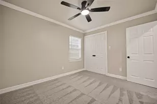 8755 Cowart St, Houston, TX 77029 - Photo 32