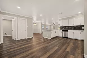 8755 Cowart St, Houston, TX 77029 - Photo 16