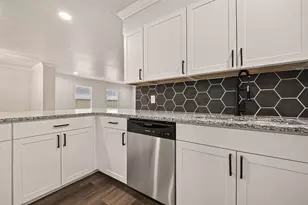 8755 Cowart St, Houston, TX 77029 - Photo 20