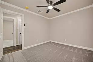 8755 Cowart St, Houston, TX 77029 - Photo 34