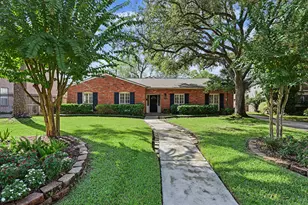 7915 Meadow Lake Ln, Houston, TX 77063 - Photo 1