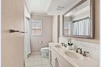 7915 Meadow Lake Lane, Houston, TX 77063 - Photo 20