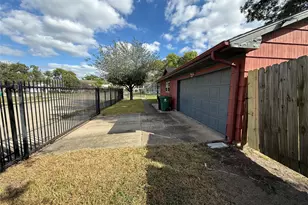 1857 Huge Oaks St, Houston, TX 77055 - Photo 4