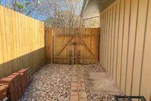 4302 Hummingbird St, Houston, TX 77035 - Photo 34