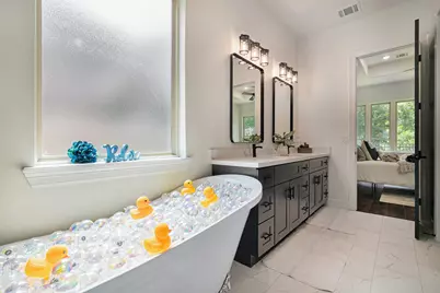 290 Apple Valley Dr, Panorama Village, TX 77304 - Photo 8