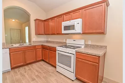 5502 Floral Valley Lane, Katy, TX 77449 - Photo 8