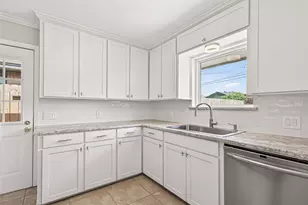 1506 Foxwood Rd, Houston, TX 77008 - Photo 20