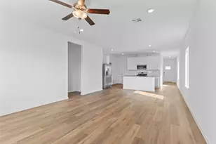 3929 Bronco Station Ln, League City, TX 77573 - Photo 14