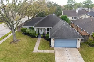 4622 10 Sleep Ln, Friendswood, TX 77546 - Photo 2
