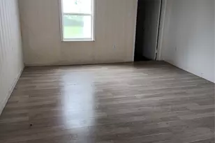 527 W 6th St, Freeport, TX 77541 - Photo 8