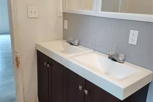 527 W 6th St, Freeport, TX 77541 - Photo 10