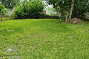 527 W 6th St, Freeport, TX 77541 - Photo 24