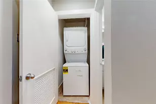 8715 Meadowcroft Dr, Houston, TX 77063 - Photo 10